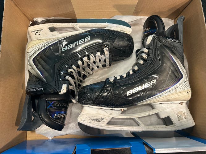 Black/Navy 2025 Bauer Vapor Flylite Hockey Skates 7 (Used)