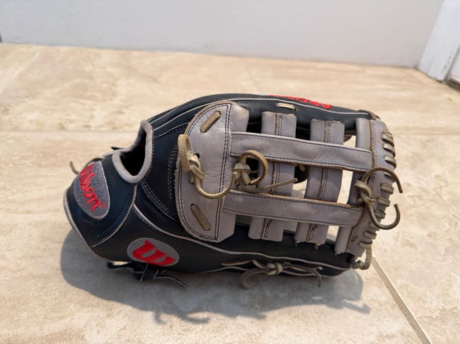 Wilson A2000 RH Softball Glove 13.5" (Used)