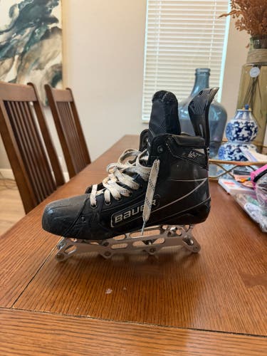 Black 2020 Bauer Supreme Ultrasonic Hockey Skates 8 (Used)