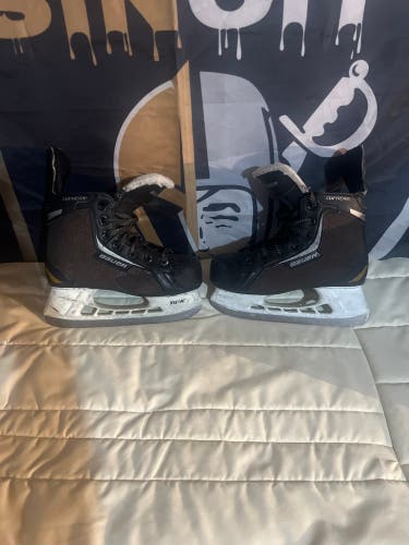 Black Bauer Supreme Hockey Skates Regular Width 13 (Used)