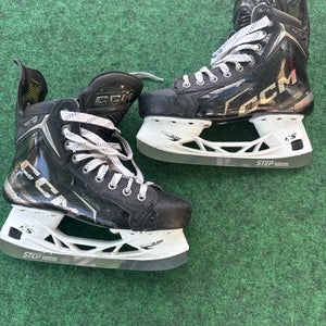 Intermediate CCM Tacks XF Pro Hockey Skates (Regular) Size 5.5 (Used)