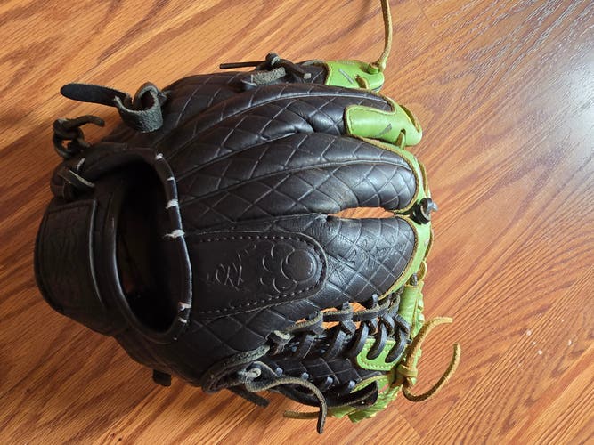 Absolutely Ridiculous Baseball Glove 11.5"