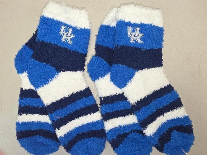 ST46 Mens NCAA KENTUCKY WILDCATS Crew Socks Lot of 2 Pair MEDIUM NEW