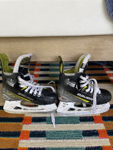 Bauer Vapor X4 Hockey Skates Regular Width Size 1.5 (Used)