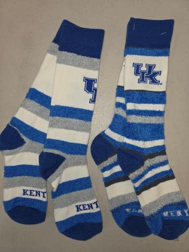 ST39 NCAA KENTUCKY WILDCATS Crew Socks Lot of 2 Pair OSFM ONE SIZE FITS MOST New
