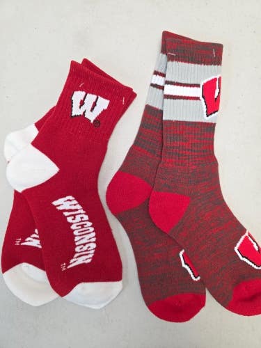 ST32 Mens NCAA WISCONSIN BADGERS Crew Socks Lot of 2 Pair LARGE New