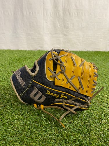 Wilson A2000 PFX2 RH Pitcher's Baseball Glove | 11"