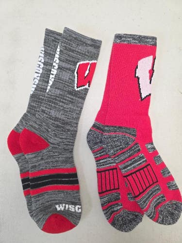 ST54 Mens NCAA WISCONSIN BADGERS Crew Socks Lot of 2 Pair LARGE New