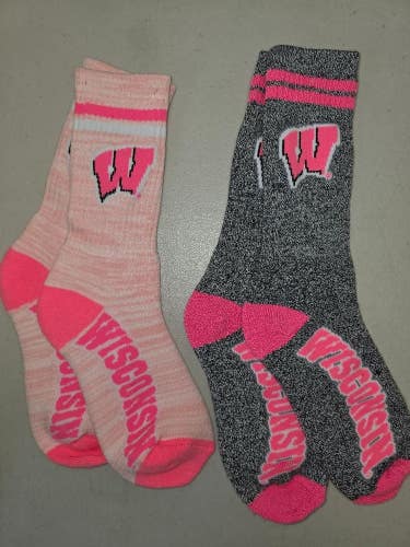 ST21 Mens NCAA WISCONSIN BADGERS Crew Socks Lot of 2 Pair MEDIUM New