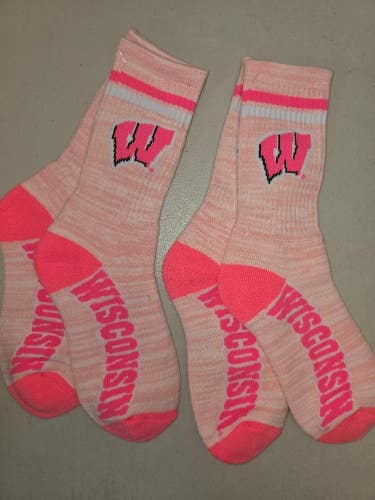 ST22 Mens NCAA WISCONSIN BADGERS Crew Socks Lot of 2 Pair MEDIUM New