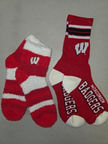 ST36 Mens NCAA WISCONSIN BADGERS Crew Socks Lot of 2 Pair MEDIUM New