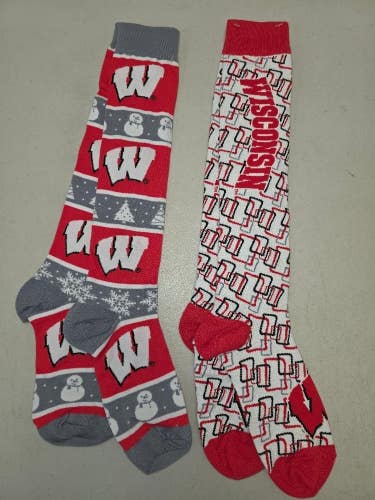 ST37 Mens NCAA WISCONSIN BADGERS Crew Socks Lot of 2 Pair MEDIUM New