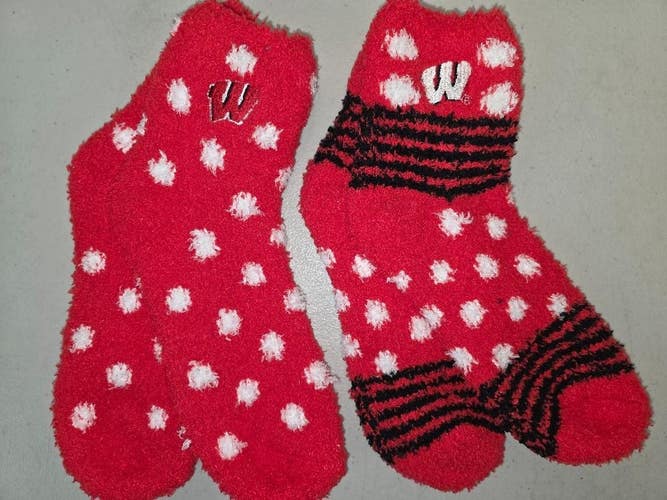 ST46 Mens NCAA WISCONSIN BADGERS Crew Socks Lot of 2 Pair MEDIUM New