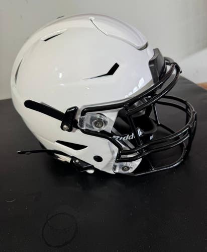 White Youth Medium Riddell SpeedFlex Helmet