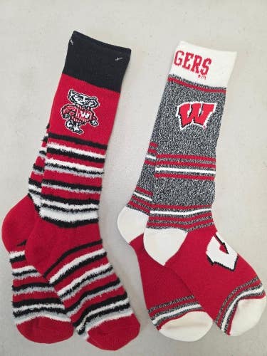 ST61 Mens NCAA WISCONSIN BADGERS Crew Socks Lot of 2 Pair MEDIUM New