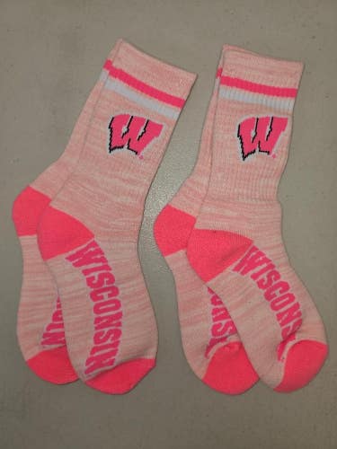 ST62 Mens NCAA WISCONSIN BADGERS Crew Socks Lot of 2 Pair MEDIUM New