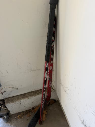 Intermediate Easton Stealth CNT Right Handed Hockey Stick 65 Flex (Used)