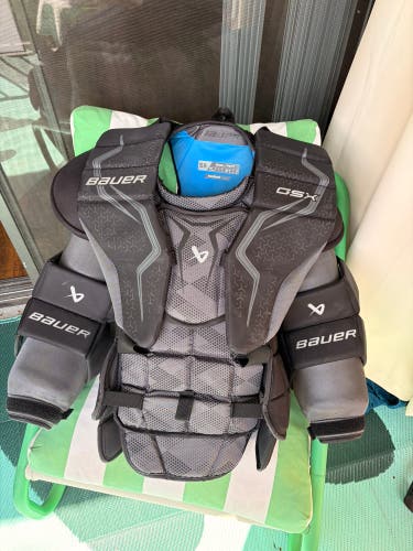 Small Bauer GSX Goalie Chest Protector (Used)