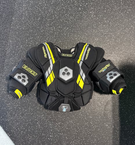 Vaughn Velocity VE8 Goalie Chest Protector (Used) | Intermediate Medium