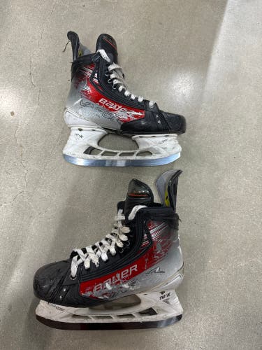 2023 Bauer Vapor Hyperlite 2 Hockey Skates Size 4.5 (Used)