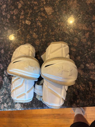 Medium Adult Under Armour Command Pro Arm Pads (Used)