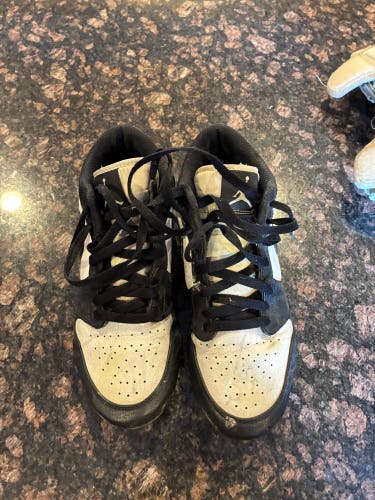 Black Men's Size M 8.5 (W 9.5) Adult Nike Cleats (Used)
