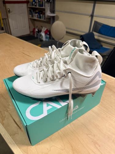 White Men's Size M 12.0 (W 13.0) Adult Cleats (Used)