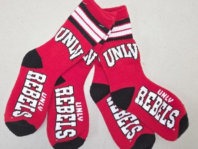 ST1a YOUTH 1-5 NCAA UNLV REBELS Crew Socks Lot of 2 Pair New