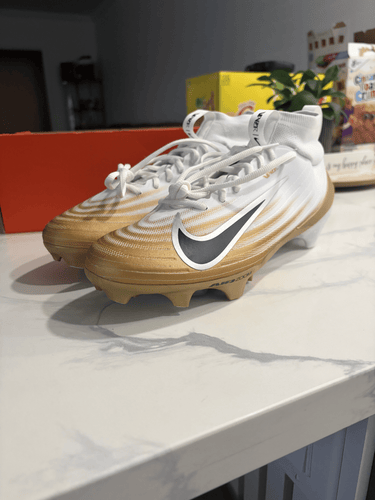 Men's Size M 11.0 (W 12.0) Nike Low Top Molded Cleats (New)