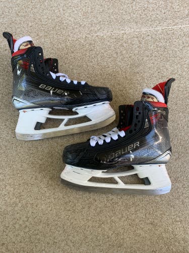 2023 Bauer Vapor X5 Pro Hockey Skates Regular Width Size 5 (Used)