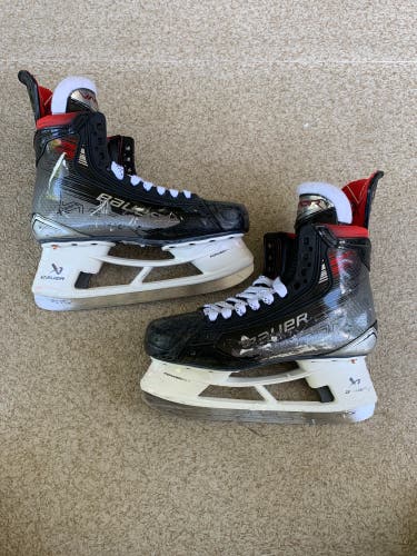 2023 Bauer Vapor X5 Pro Hockey Skates Regular Width 8 (Used)