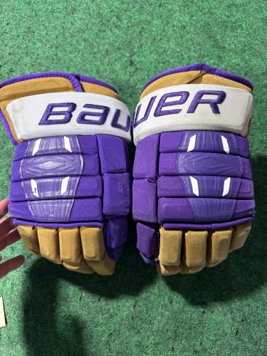 Purple Senior Bauer Pro Series Gloves 14" (Used) | St. Michael's College