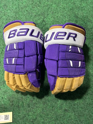 Purple Senior Bauer Pro Series Gloves 14" (Used) | St. Michael's College