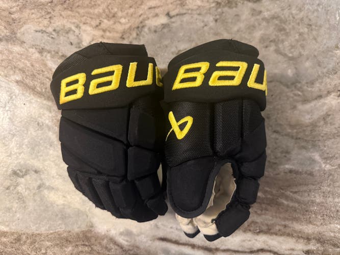 Elias Pettersson Canucks Bauer Vapor Hyperlite Gloves 13" Pro Stock (Used)