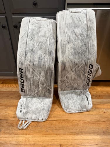 Bauer Supreme M5 Pro Goalie Leg Pads Medium (Used)