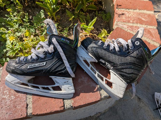 Bauer XLP Hockey Skates Regular Width Size 1 (Used)