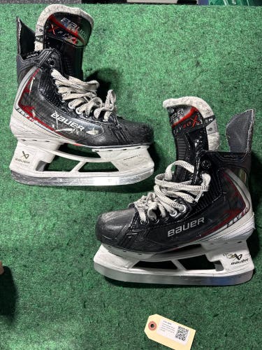 Intermediate Bauer Vapor Fly40 Hockey Skates (Fit 2) Size 6 (Used)