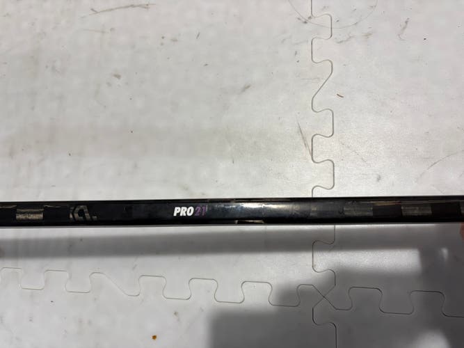 Pro21 MacKinnon Right Handed Hockey Stick 70 Flex Senior (Used)