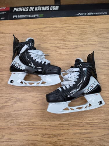 Like New! Size 6.5 EE CCM JetSpeed FT8 Pro Hockey Skates Pro Stock