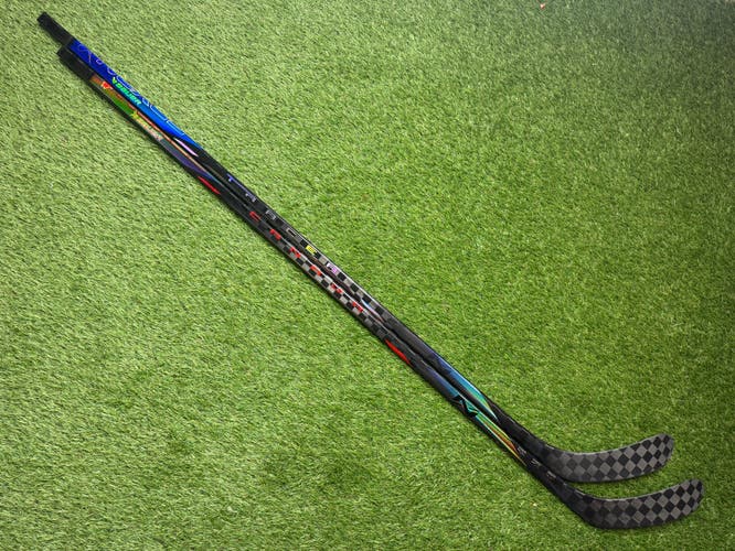 2 Pack-Bauer Twitch Right Handed Hockey Stick P28 77 Flex Pro Stock (New)