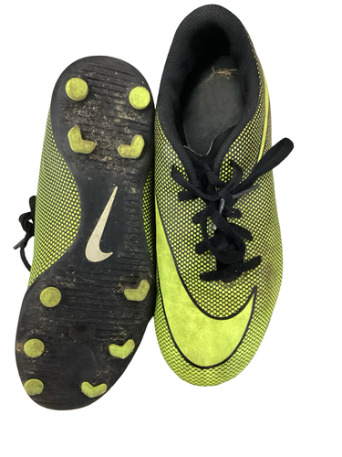 Used Nike Soccer Cleats Black And Neon Green Junior 05 11613-S000190682