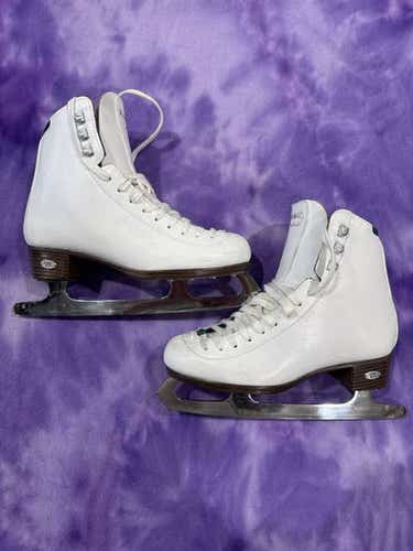 Riedell Figure Skates B Adult 6 (Used)