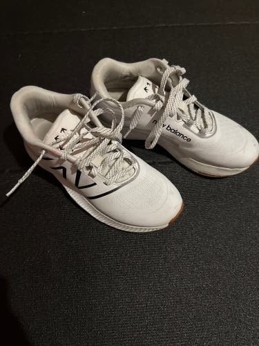 Women's Size M 7.0 (W 8.0) Adult New Balance Freeze 4.0 (Used)