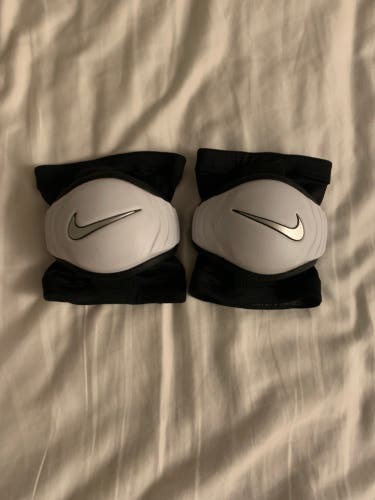 Extra Large Adult Nike Vapor Elite Arm Pads (Used) lacrosse