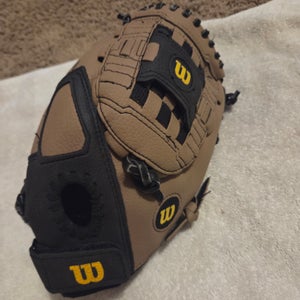 Wilson RH Infield/Pitcher A200 Youth Baseball Glove 11.5" (Used)