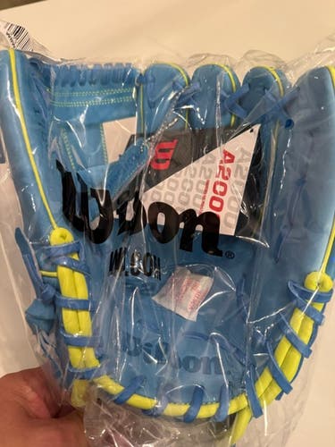 2025 Wilson RH Infield A2000 1786 Baseball Glove 11.5" (New)