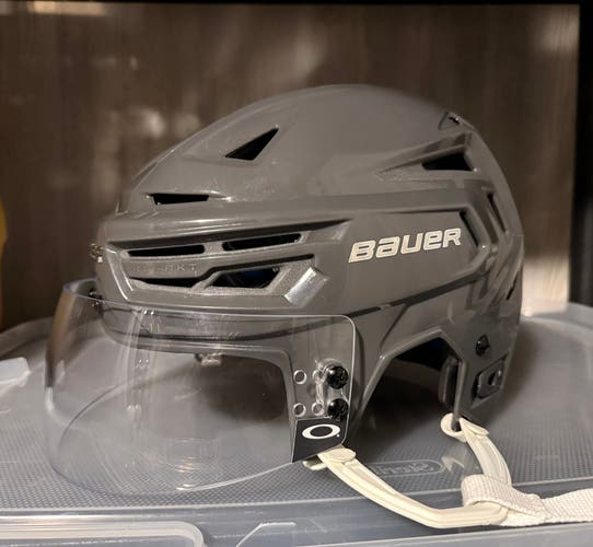 Large Bauer Re-Akt 155 Helmet (New)