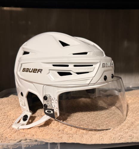 Large Bauer Re-Akt 150 Helmet (Used)