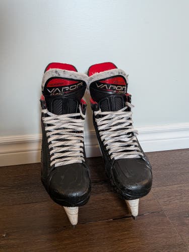 Red 2024 Bauer Vapor 3X Pro Hockey Skates Regular Width Size 6.5 (Used)