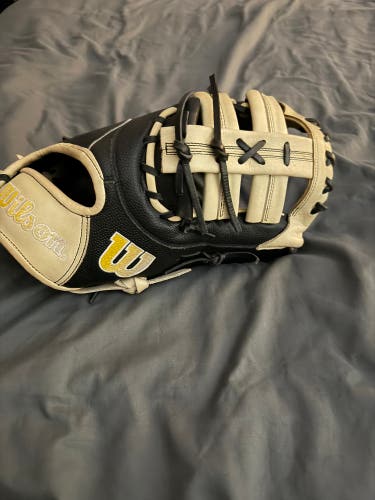 Wilson A2000 1679 12.5” First Base Glove – Like New